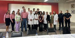 PRESIDENTA PAULETTE ENCINAS ASISTE A PRESENTACIÓN DE MÉDICOS PASANTES